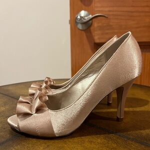 Elegant Satin Peep-Toe Heels. Size 6½ Never Worn. 3½” Heel.